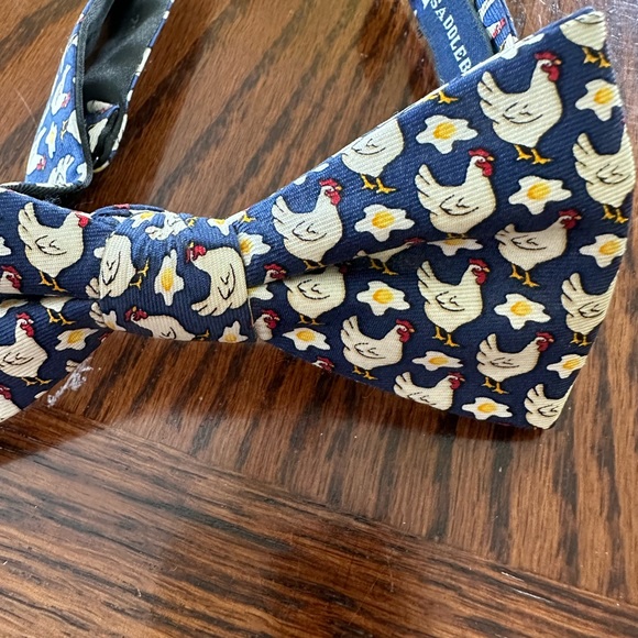 Saddlebred adjustable bow tie NWT. Navy printed with chickens and eggs - Picture 2 of 2